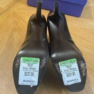 Stuart Weitzman Size 8.5 Black Heels